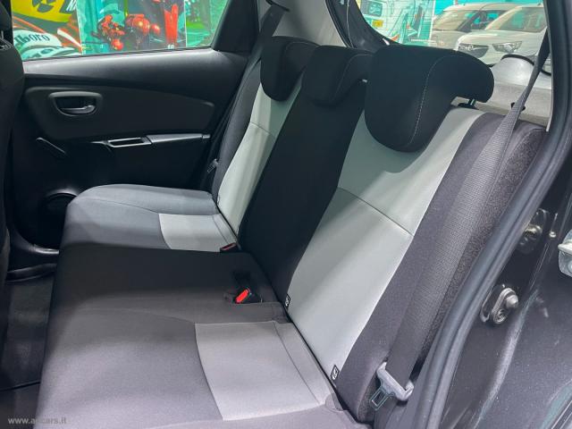 Auto - Toyota yaris 1.5 hybrid 5p. business