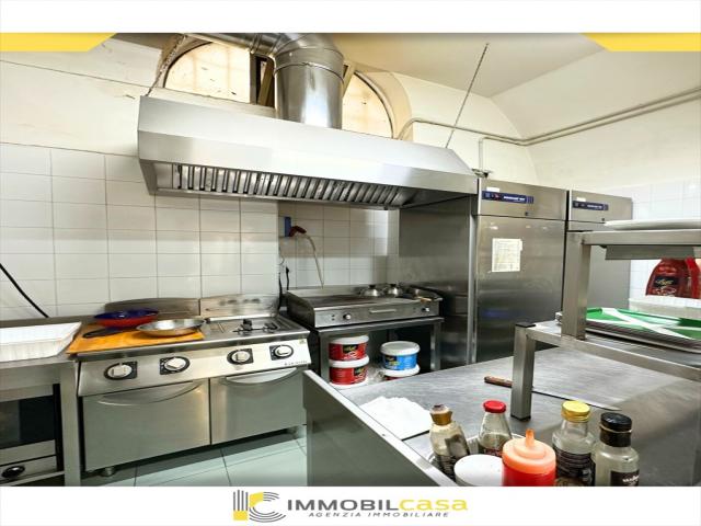 Appartamenti in Vendita - Attività commerciale in vendita a altamura p.zza castello
