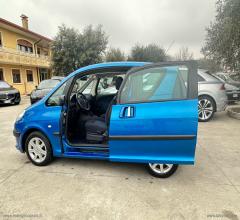 Auto - Peugeot 1007 1.4 happy