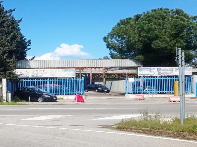 Appartamenti in Vendita - Locale commerciale in vendita a arnesano zona industriale
