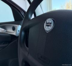 Auto - Lancia ypsilon 1.4 16v argento