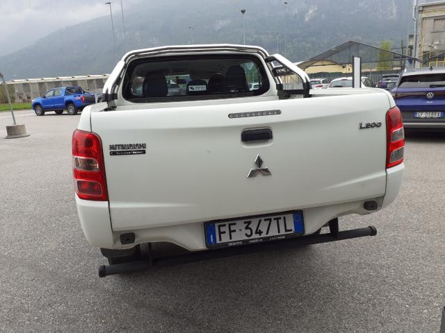 Auto - Mitsubishi l200 2.4 di-d/154cv double cab inform 5 posti autocarro