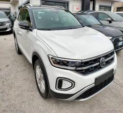 Auto - Volkswagen t-roc 1.5 tsi act style