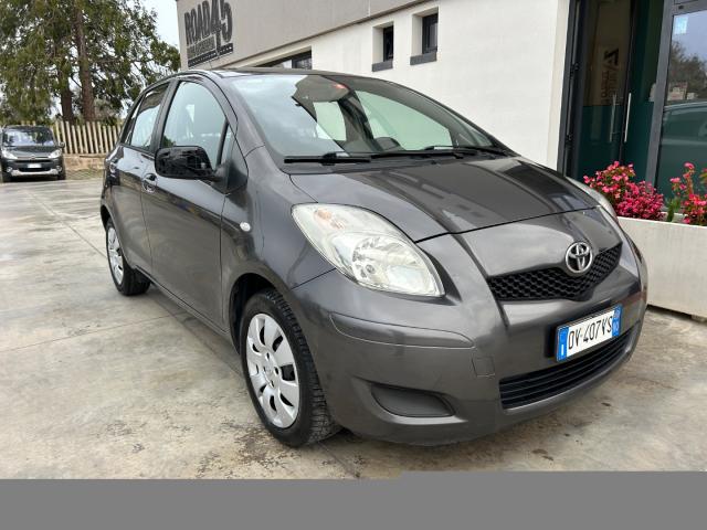 Auto - Toyota yaris 1.0 5p. sol