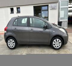 Auto - Toyota yaris 1.0 5p. sol