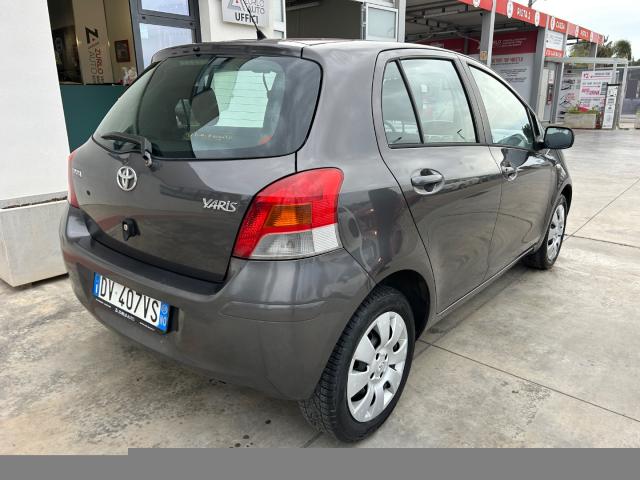 Auto - Toyota yaris 1.0 5p. sol