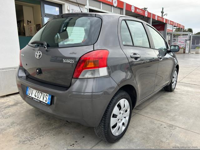 Auto - Toyota yaris 1.0 5p. sol