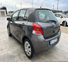 Auto - Toyota yaris 1.0 5p. sol