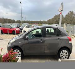 Auto - Toyota yaris 1.0 5p. sol