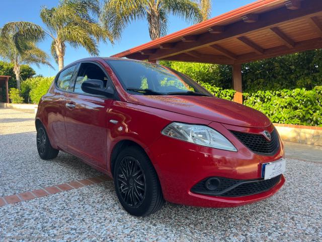 Auto - Lancia ypsilon 1.3 mjt 95 cv 5p. s&s silver
