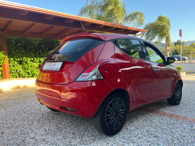 Auto - Lancia ypsilon 1.3 mjt 95 cv 5p. s&s silver