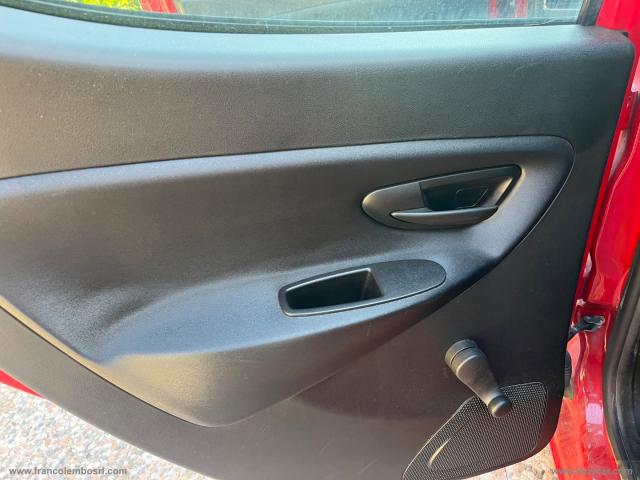 Auto - Lancia ypsilon 1.3 mjt 95 cv 5p. s&s silver