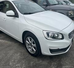 Auto - Volvo v60 d2 1.6 business|gancio traino|94.000 chilometri cert.