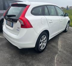Auto - Volvo v60 d2 1.6 business|gancio traino|94.000 chilometri cert.