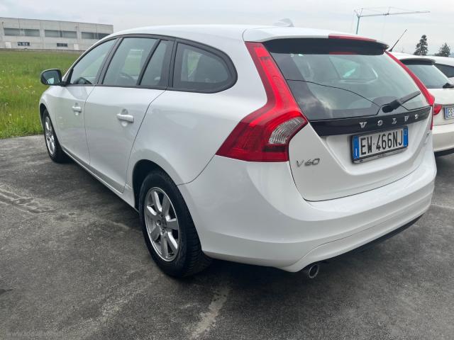 Auto - Volvo v60 d2 1.6 business|gancio traino|94.000 chilometri cert.