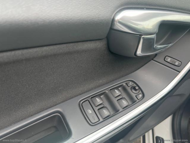 Auto - Volvo v60 d2 1.6 business|gancio traino|94.000 chilometri cert.