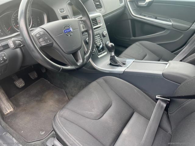 Auto - Volvo v60 d2 1.6 business|gancio traino|94.000 chilometri cert.