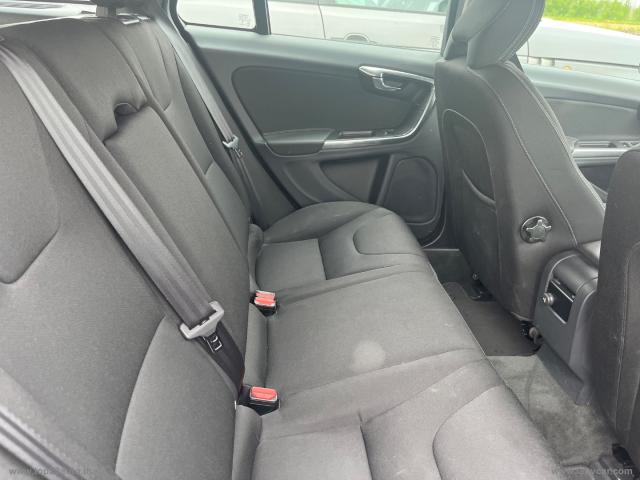 Auto - Volvo v60 d2 1.6 business|gancio traino|94.000 chilometri cert.