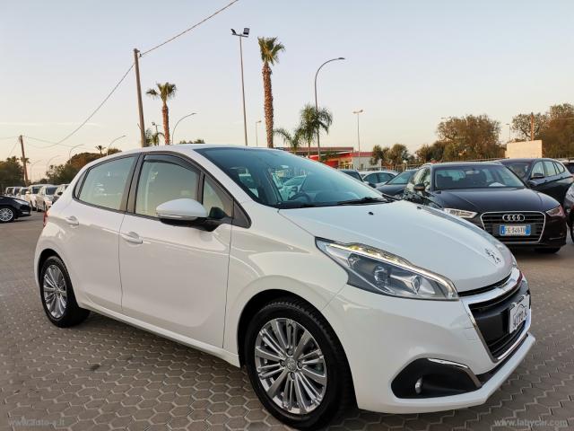 Auto - Peugeot 208 puretech 82 5p. allure