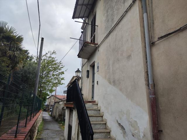 Appartamenti in Vendita - Appartamento in vendita a rogliano periferia