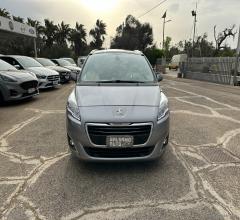Auto - Peugeot 5008 1.6 hdi 115 cv allure