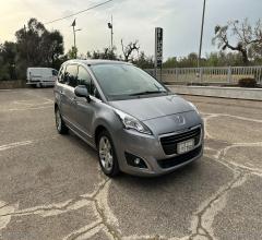 Auto - Peugeot 5008 1.6 hdi 115 cv allure
