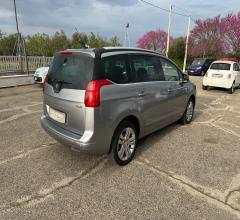 Auto - Peugeot 5008 1.6 hdi 115 cv allure