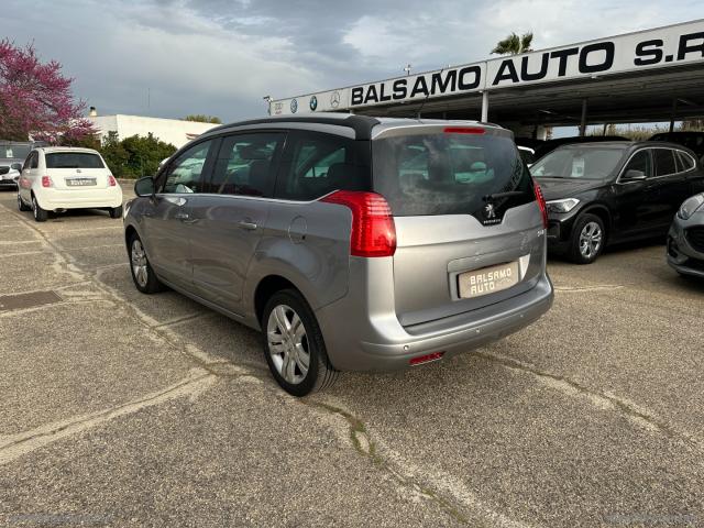 Auto - Peugeot 5008 1.6 hdi 115 cv allure