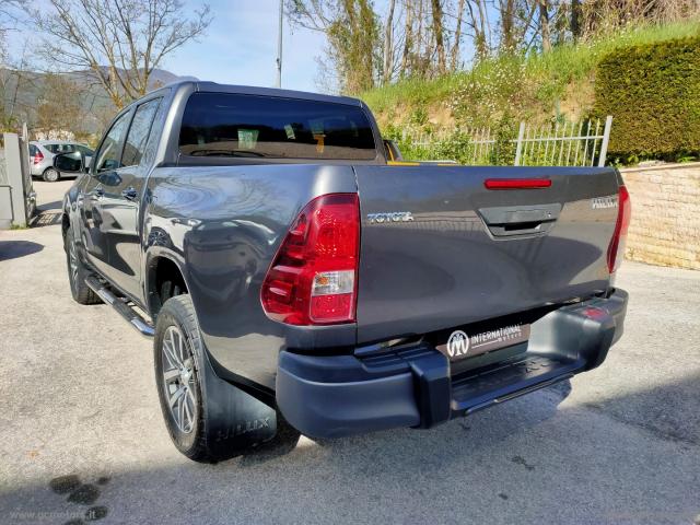 Auto - Toyota hilux 2.4 d-4d 4wd 4p. dc executive