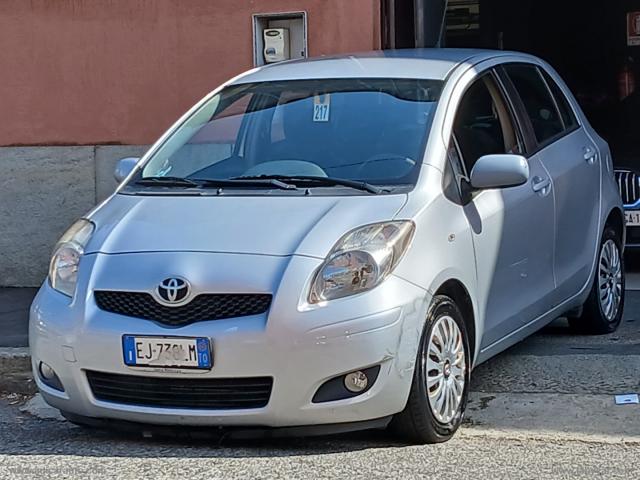 Auto - Toyota yaris 1.3 5p. sol
