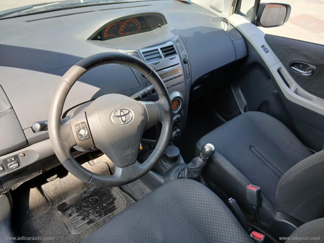 Auto - Toyota yaris 1.3 5p. sol