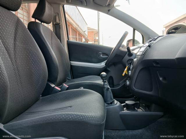 Auto - Toyota yaris 1.3 5p. sol