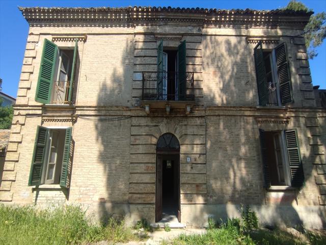 Appartamenti in Vendita - Villa in vendita a silvi prima fascia collinare