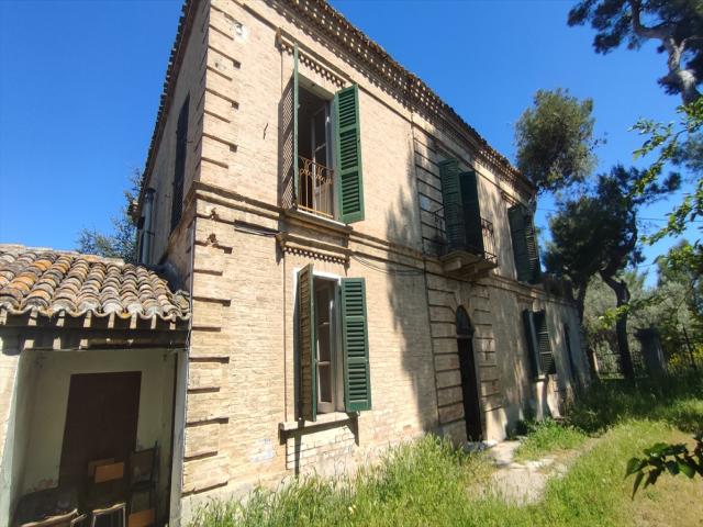 Appartamenti in Vendita - Villa in vendita a silvi prima fascia collinare