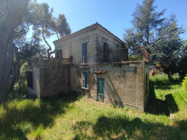 Appartamenti in Vendita - Villa in vendita a silvi prima fascia collinare
