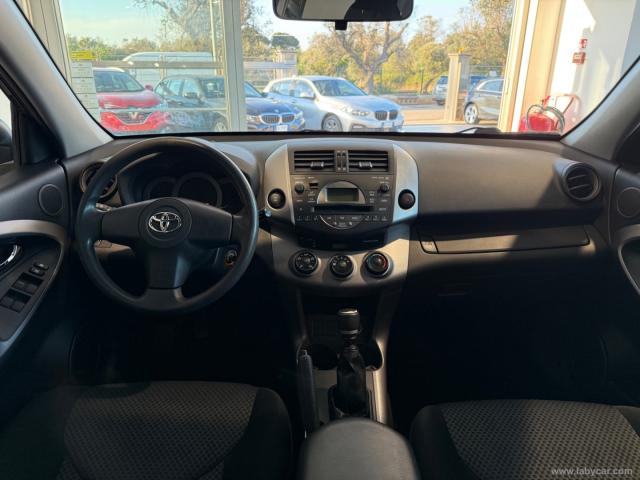Auto - Toyota rav4 2.2 d-4d 136 cv sol
