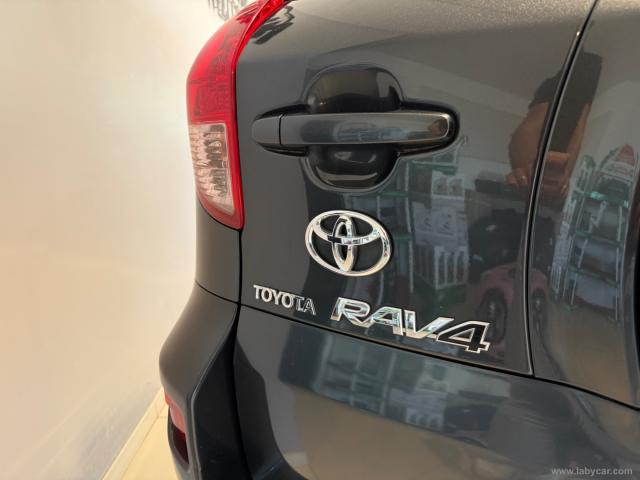 Auto - Toyota rav4 2.2 d-4d 136 cv sol