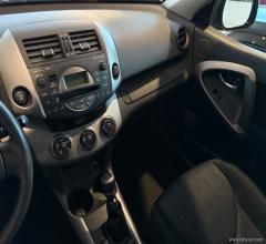 Auto - Toyota rav4 2.2 d-4d 136 cv sol