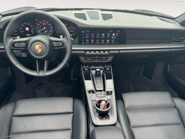 Auto - Porsche 911 carrera cabriolet