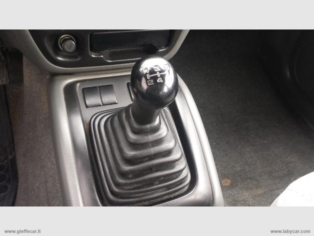 Auto - Suzuki grand vitara 1.6i 16v 3p.