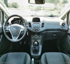 Auto - Ford fiesta 1.2 82 cv 5p. black & white ed.