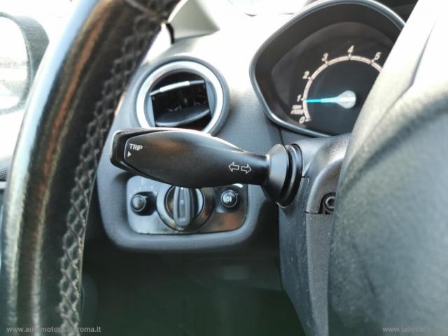 Auto - Ford fiesta 1.2 82 cv 5p. black & white ed.