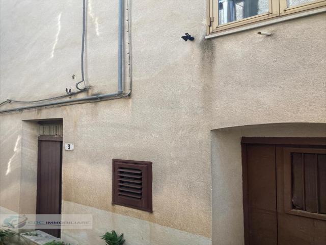 Appartamenti in Vendita - Casa indipendente in vendita a prizzi centro storico