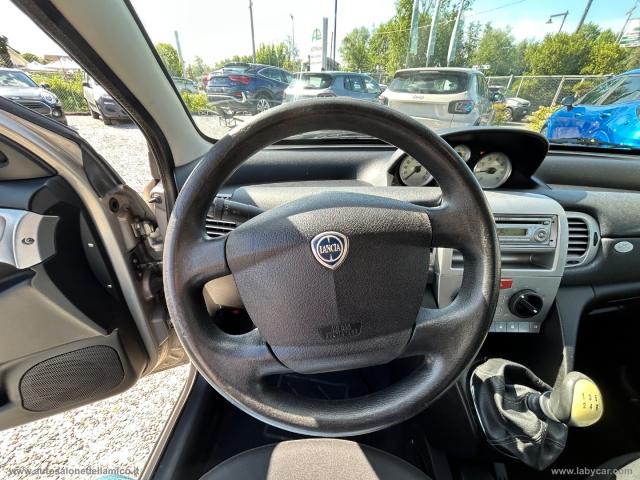 Auto - Lancia ypsilon 1.2 argento