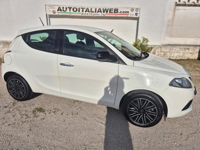 Lancia ypsilon 1.0 firefly 5p.s&s hyb. eco gold