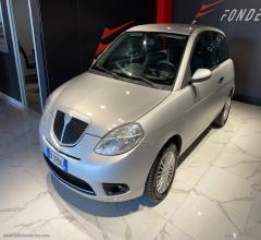 Auto - Lancia ypsilon 1.3 mjt 75 cv argento