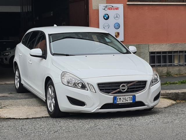Auto - Volvo v60 drive