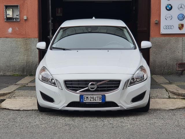 Auto - Volvo v60 drive
