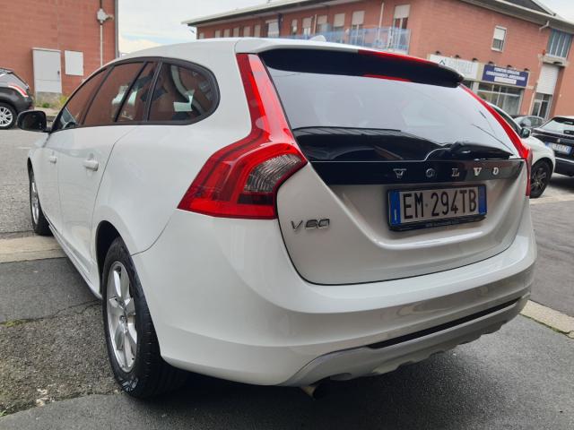 Auto - Volvo v60 drive