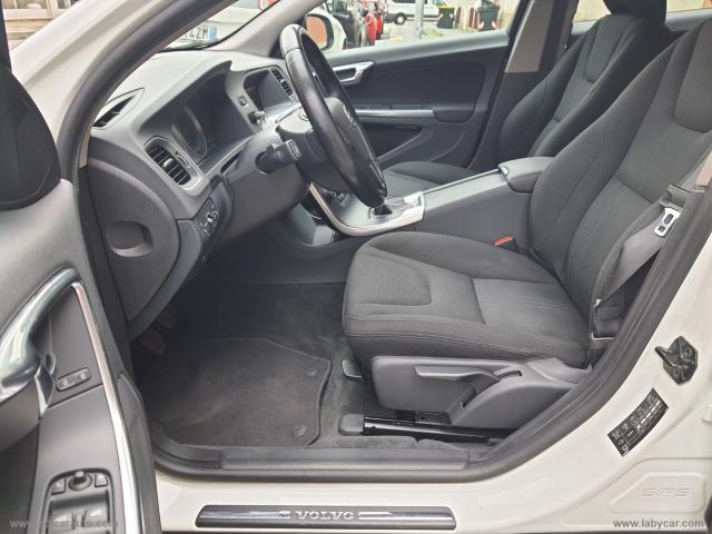 Auto - Volvo v60 drive